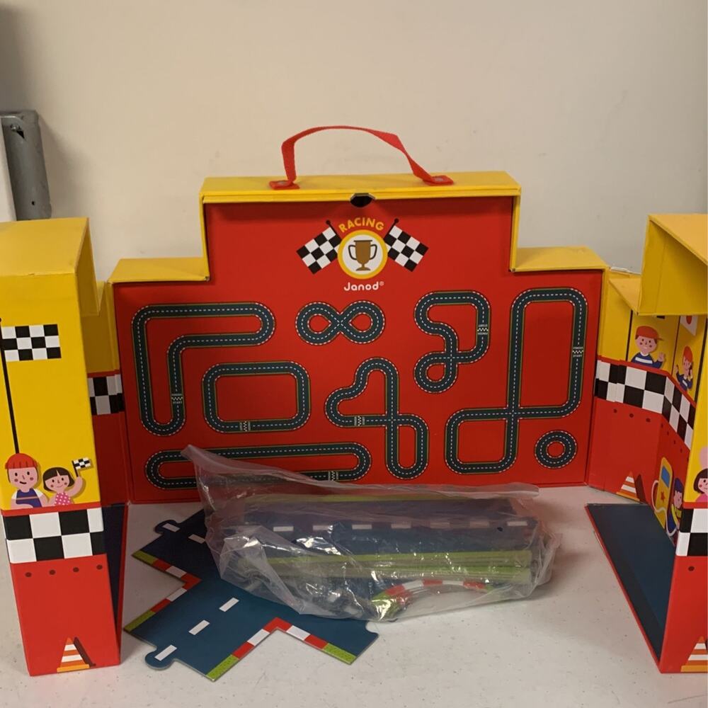 Janod Racing Wooden 3 Car Racing Grand Prix Suitcase Playset - Picture 5 of 7